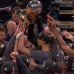 spurs-team-troph-lift